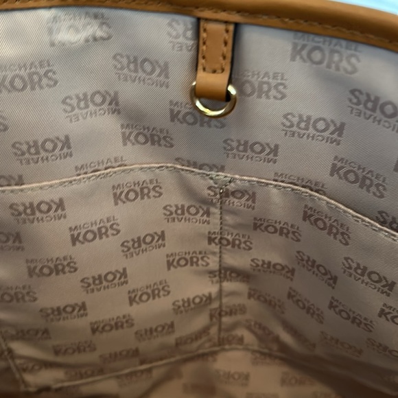 Michael Kors Tote Bag - Picture 4 of 5
